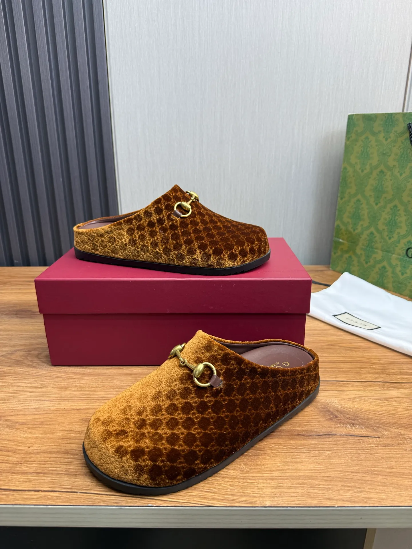 Men's men's shoes💰Pili 420💰Maoli 460💰 ＧＵＣＣＩGucci. Popular couple slippers hot sale🩷💚 🩴Official website one to one production 35-45 size 45 46 🉑️Customized!